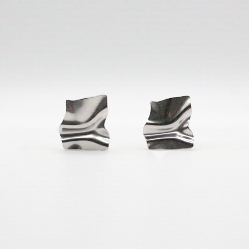 origami stud earrings silver rhodium plated for daily wear. waterproof and sensitive ears friendly. Japanese unique design