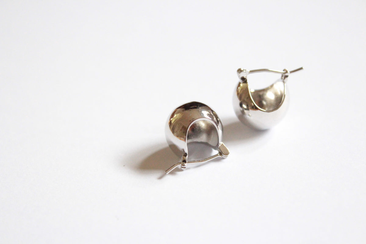 Kusu |  Ball Earrings Silver