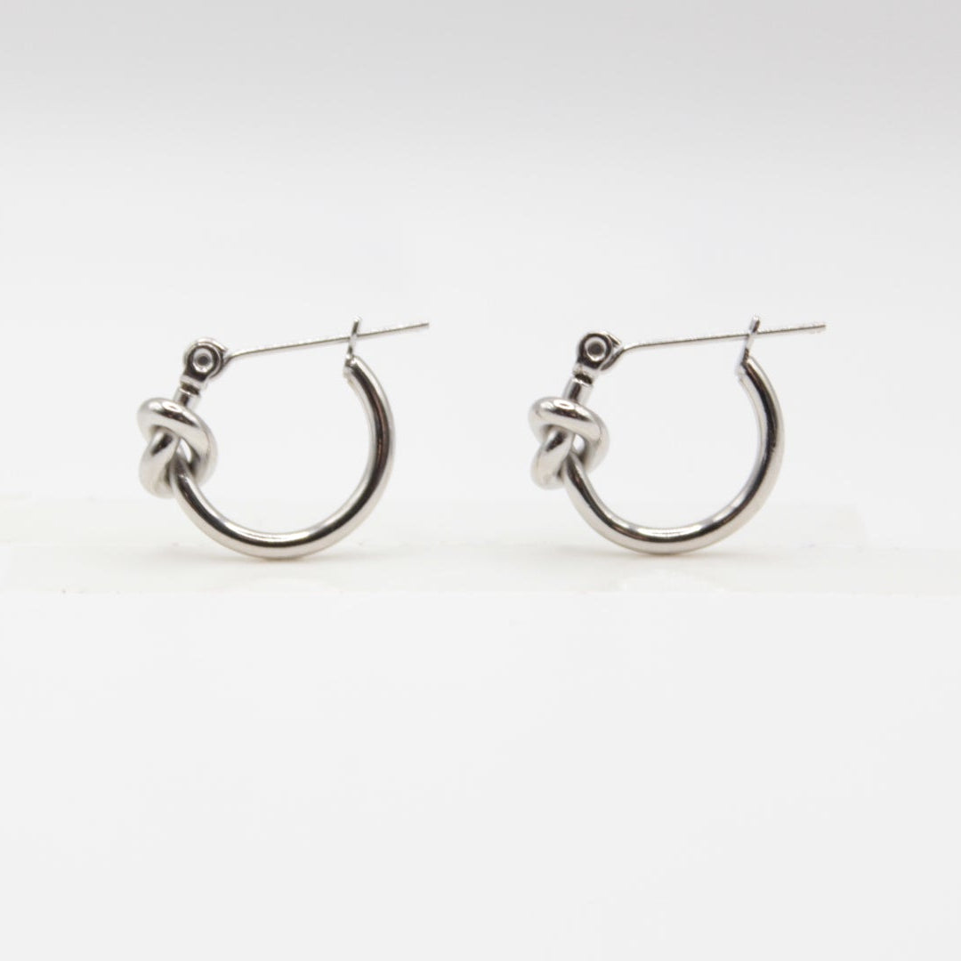 Yui |  Knot Earrings Silver