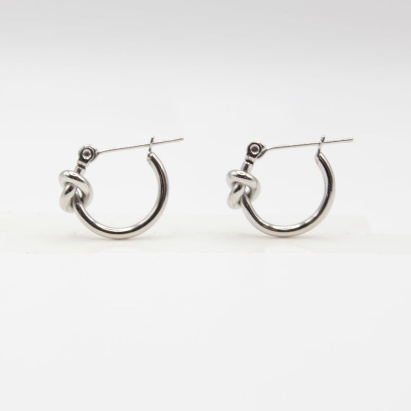 Yui |  Knot Earrings Silver