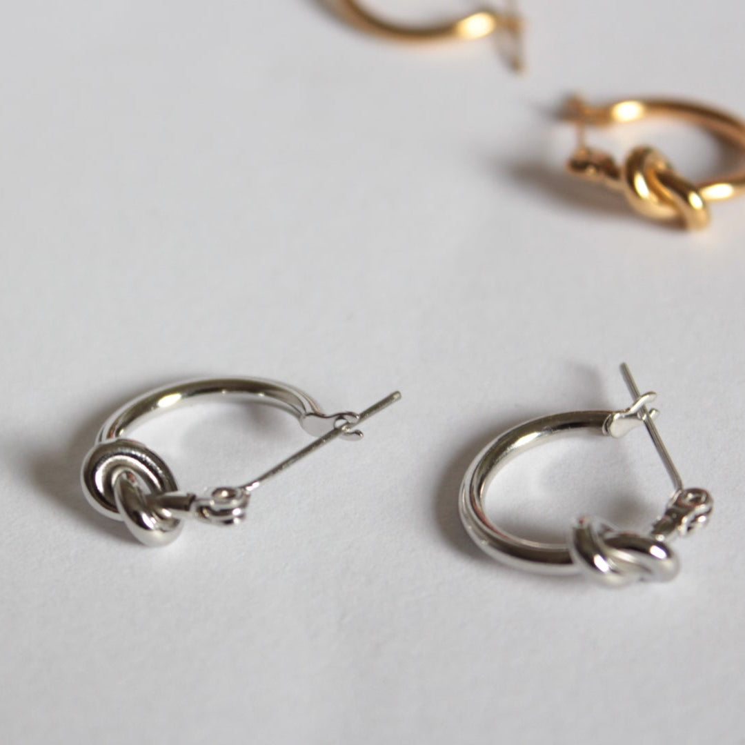 Yui |  Knot Earrings Silver