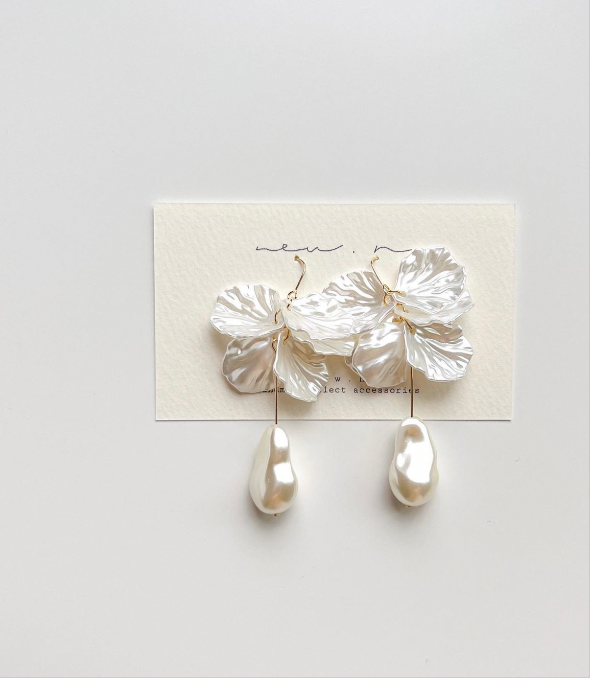 Ivory Wave Pearl Earrings - Hypoallergenic