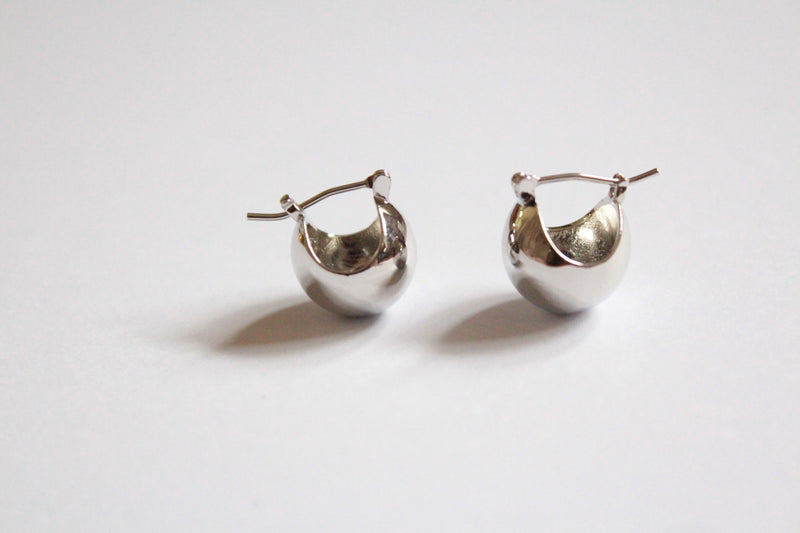 Kusu |  Ball Earrings Silver