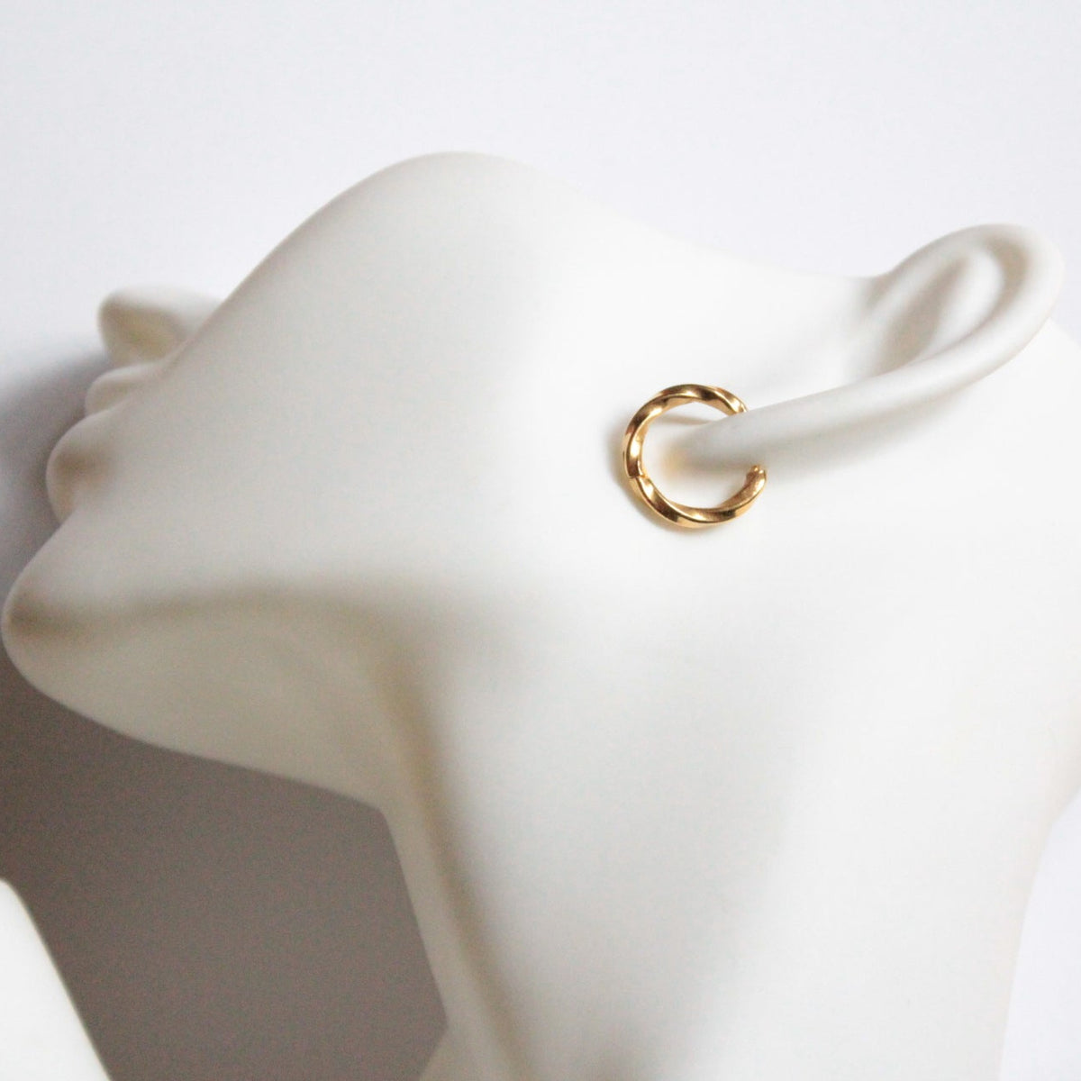 Seri |  One Touch Hoop Earrings Gold