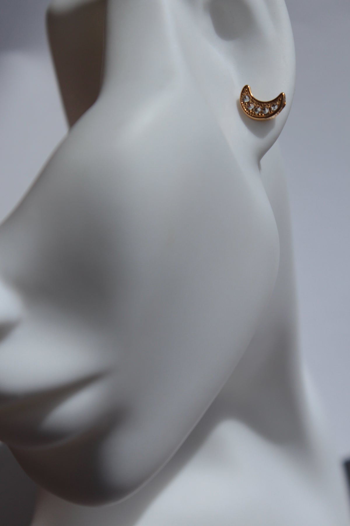 Gekka  | Crescent Moon Stud Earrings Gold