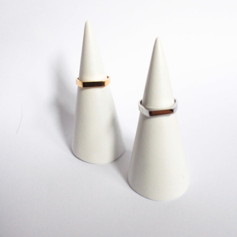 Maho  |  Flat Signet Ring Gold