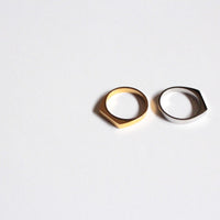Maho  |  Flat Signet Ring Gold