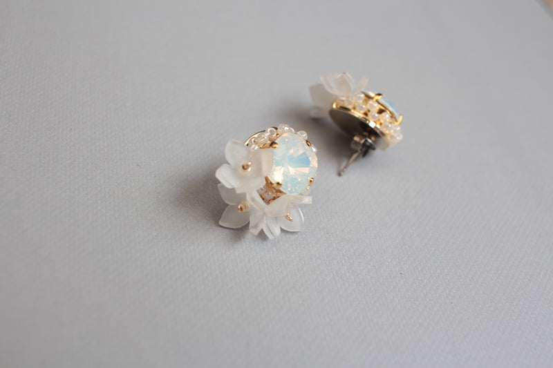 BOUQUET Earrings (White Opal)