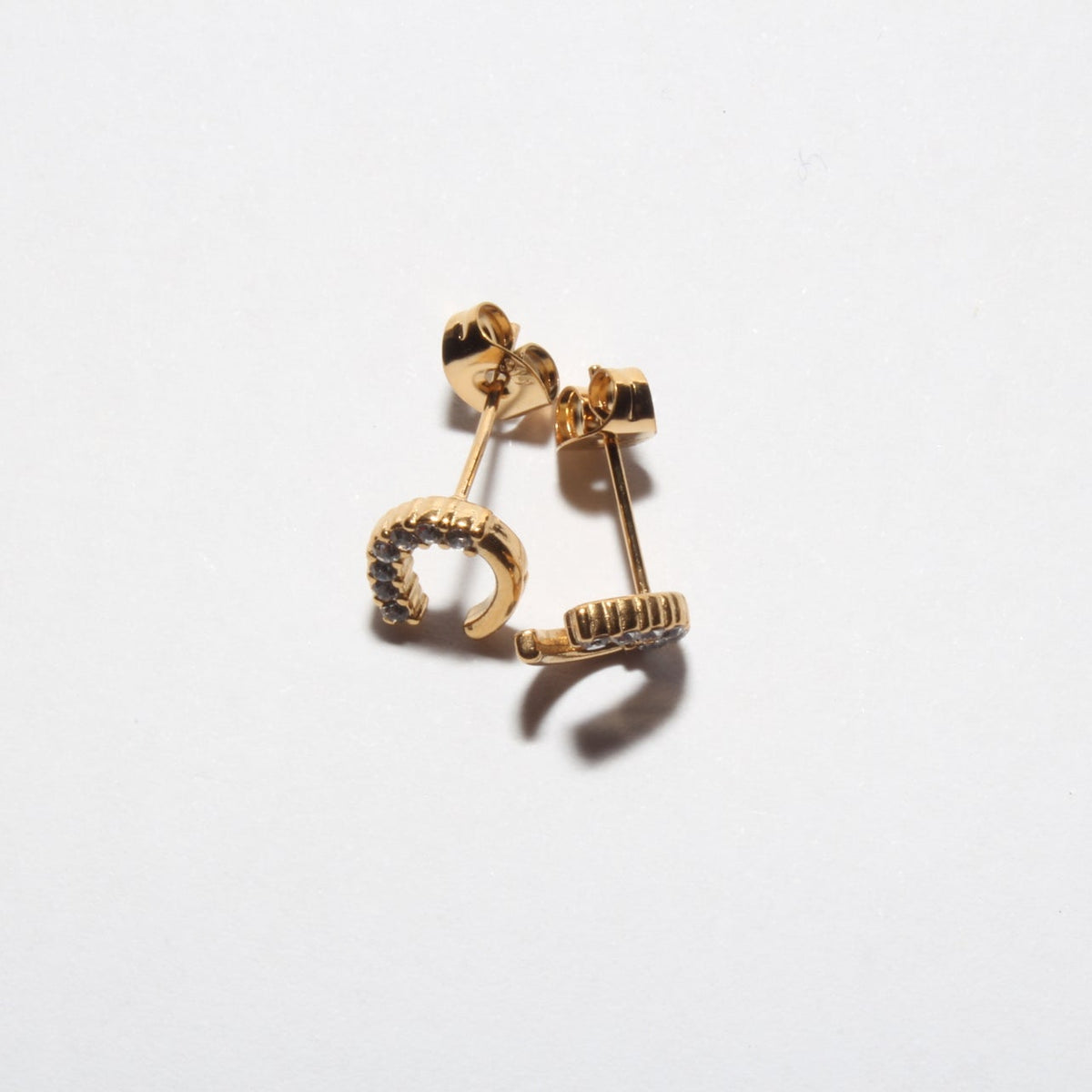 Nanami  | Horseshoe Earrings Gold