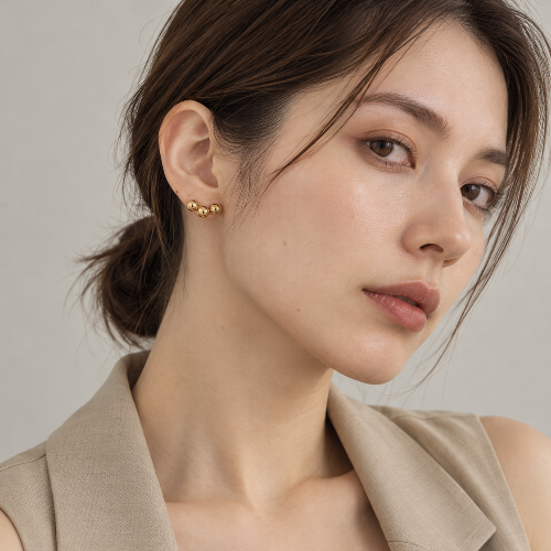 Triple balls gold stud earrings model wearing simple minimalism style earrings 