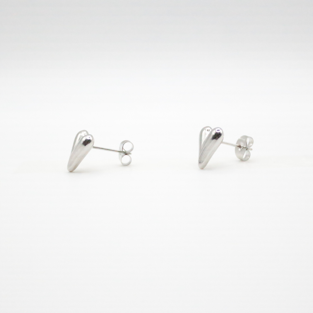 heart stud earrings silver rhodium plated for daily wear and waterproof 