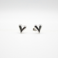 heart stud earrings silver rhodium plated for daily wear and waterproof 