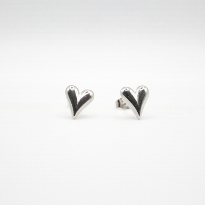 heart stud earrings silver rhodium plated for daily wear and waterproof 