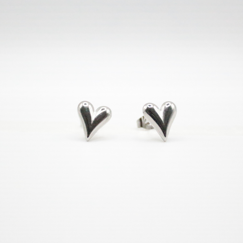 heart stud earrings silver rhodium plated for daily wear and waterproof 