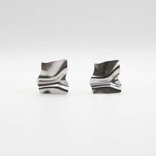 origami stud earrings silver rhodium plated for daily wear. waterproof and sensitive ears friendly. Japanese unique design 