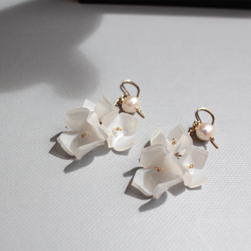 white flower drop earrings dainty handmade by 14k gold-filled and freshwater pearl, made in japan for bridal jewellery