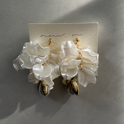 White flower pearl tangle earrings Japanese handmade for bridal and sensitive ears 